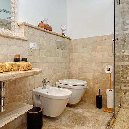 Elia's House * Porto Istana